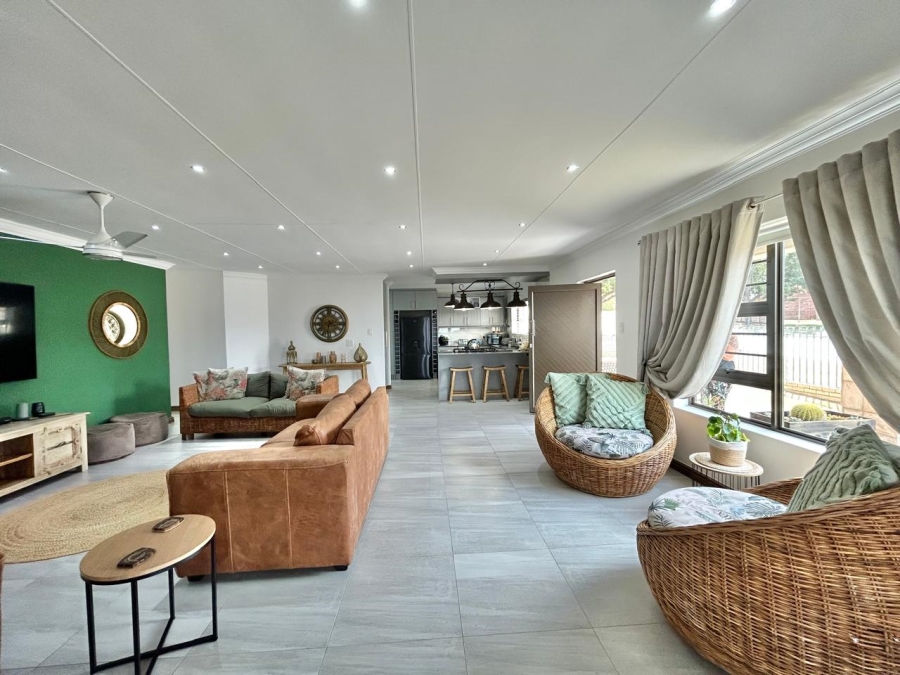 4 Bedroom Property for Sale in Wavecrest Eastern Cape